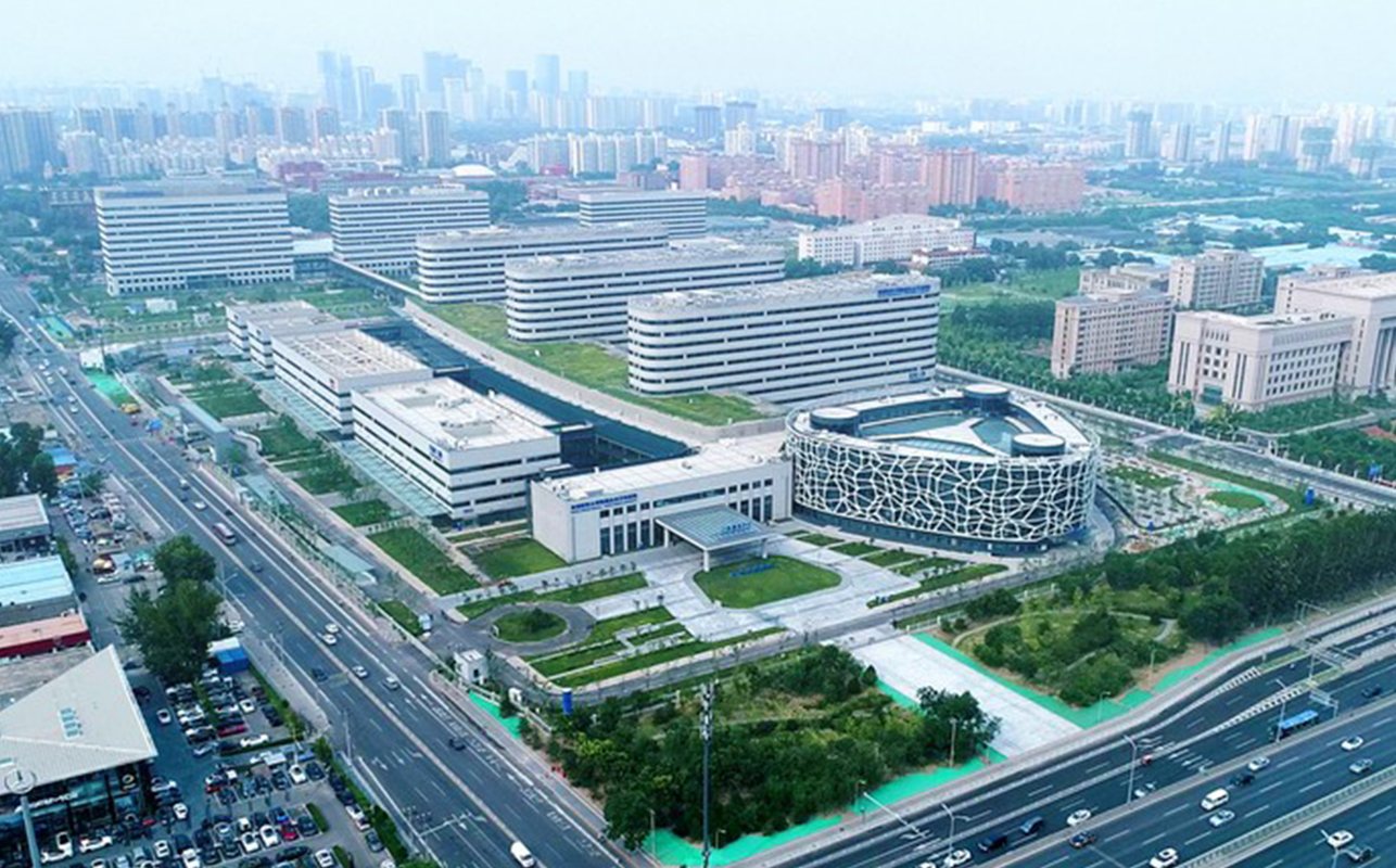 Aerial view of a large modern hospital campus in Beijing