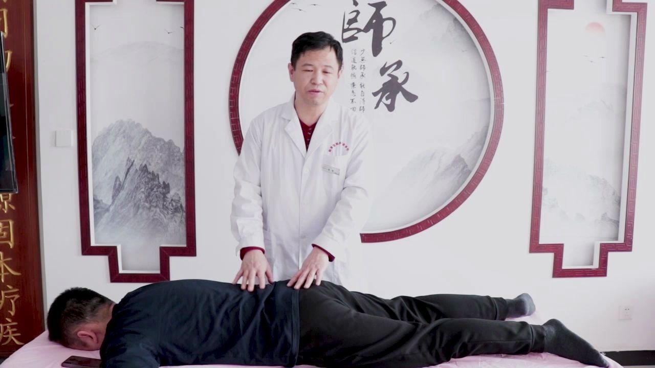 A doctor consulting with a patient in Beijing